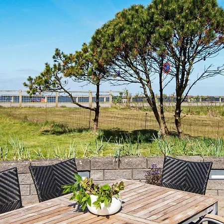 Three-bedroom In Hemmet 90