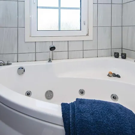 Three-bedroom In Hemmet 90 3*