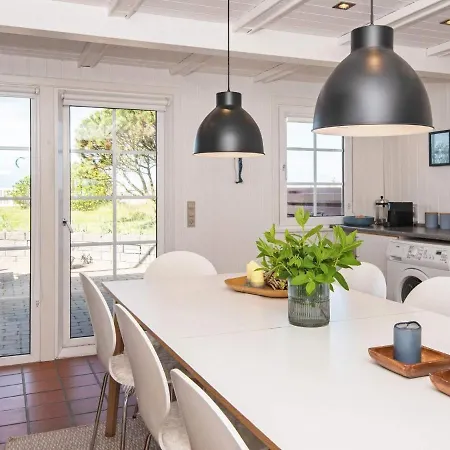 Three-bedroom In Hemmet 90 호텔 3*