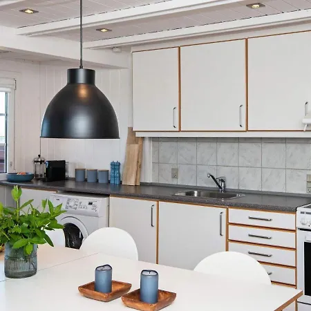 Three-bedroom In Hemmet 90