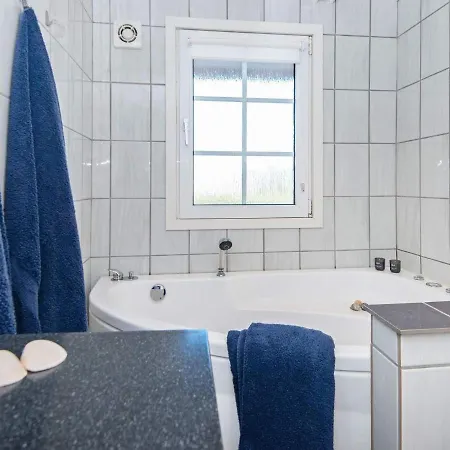 Three-bedroom In Hemmet 90 Falen
